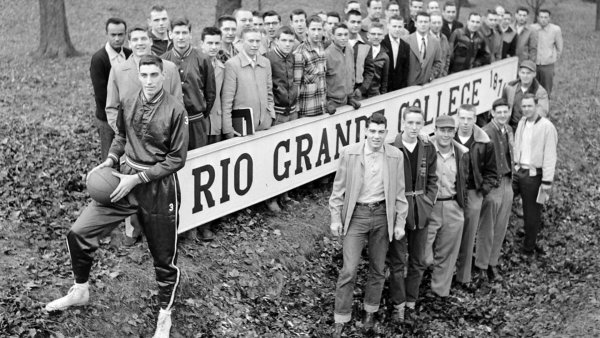 Bevo Francis and students stand near Rio Grande College sign